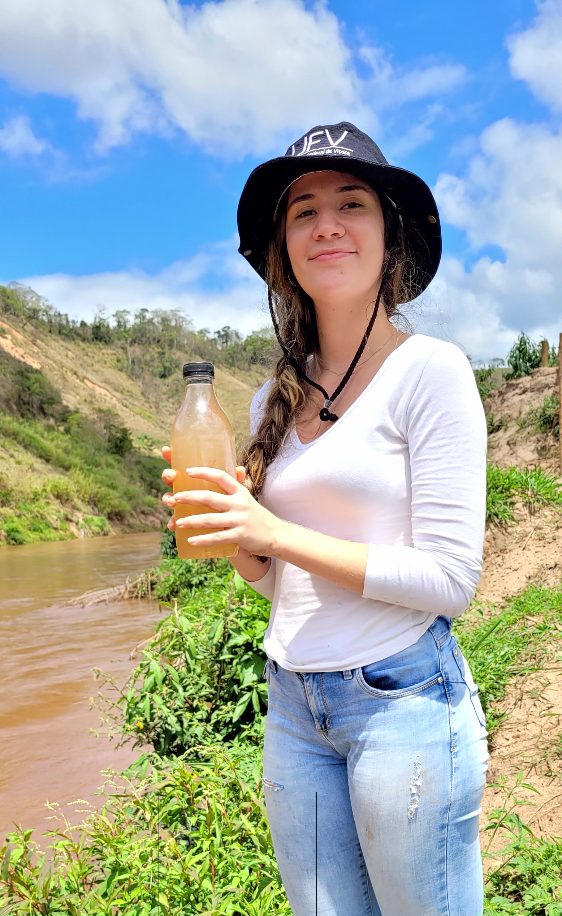 Amostra de água coletada no período chuvoso no ponto 3 do rio Gualaxo do Norte